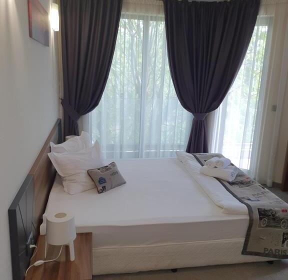 Family Hotel Novel City