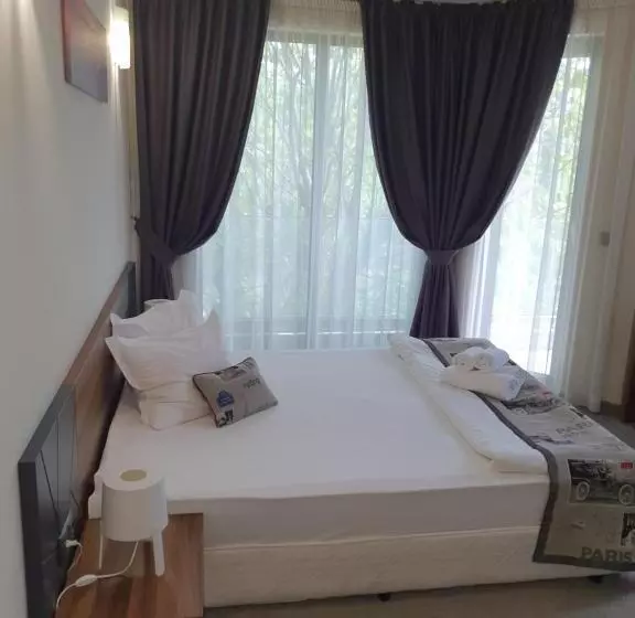 Family Hotel Novel City