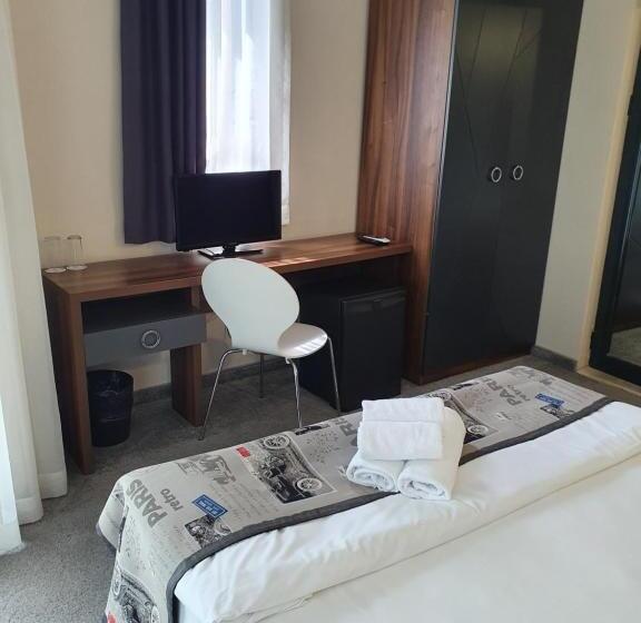 Family Hotel Novel City