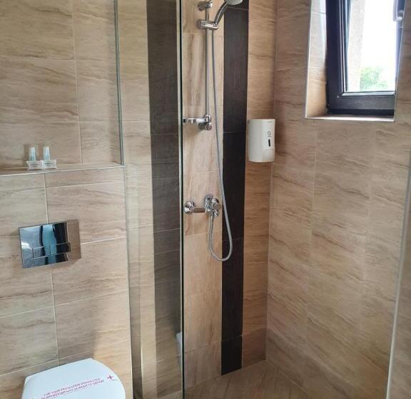 Family Hotel Novel City