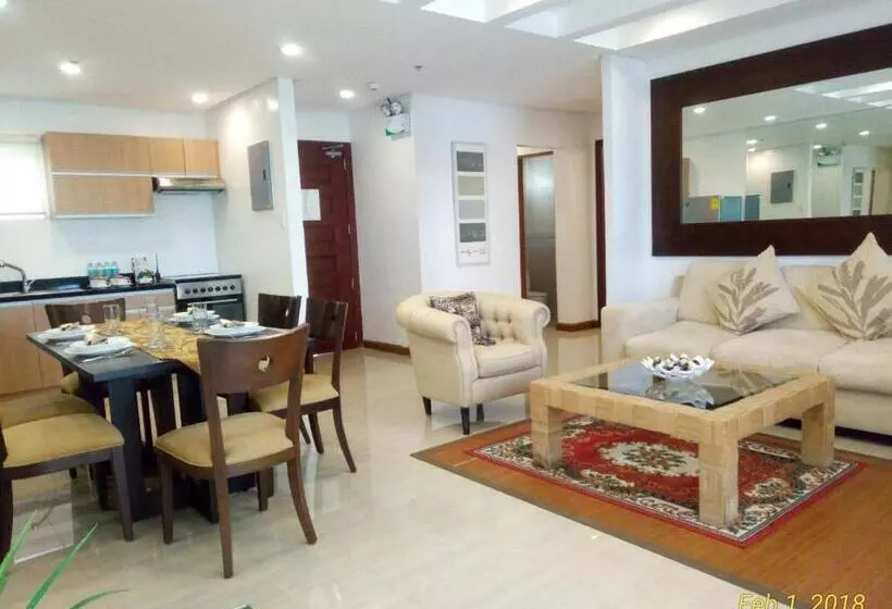 ホテル Centtro Residences