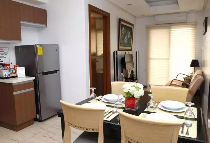 ホテル Centtro Residences