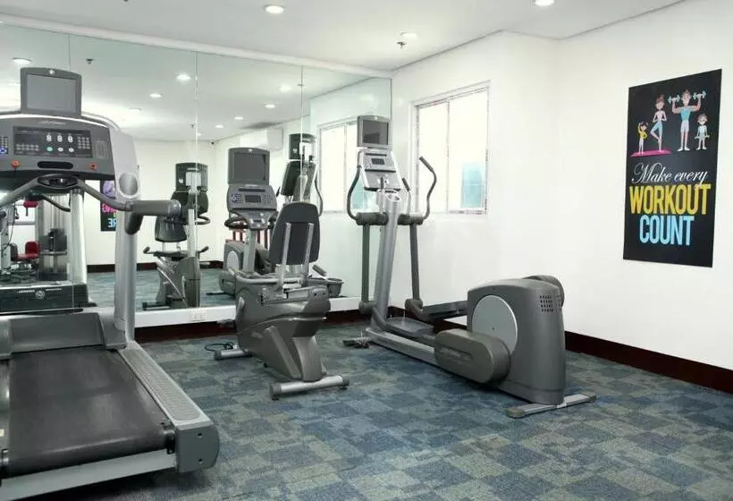 ホテル Centtro Residences