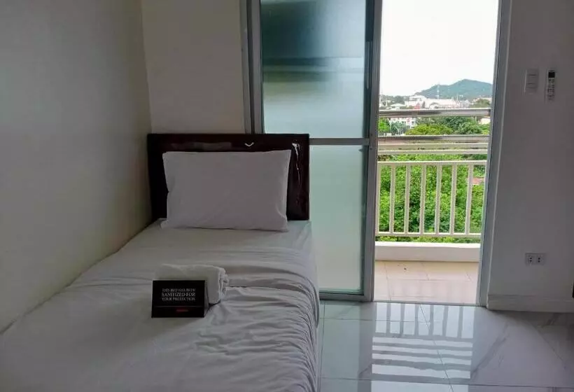 ホテル Centtro Residences