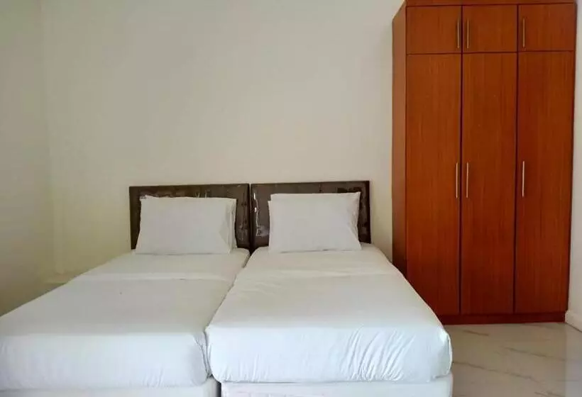 ホテル Centtro Residences