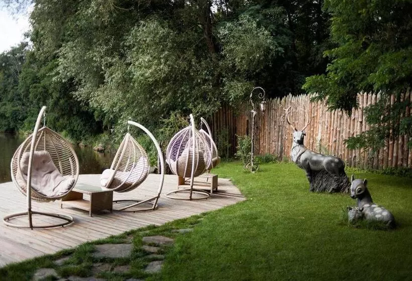 ホテル Charivne Ozero