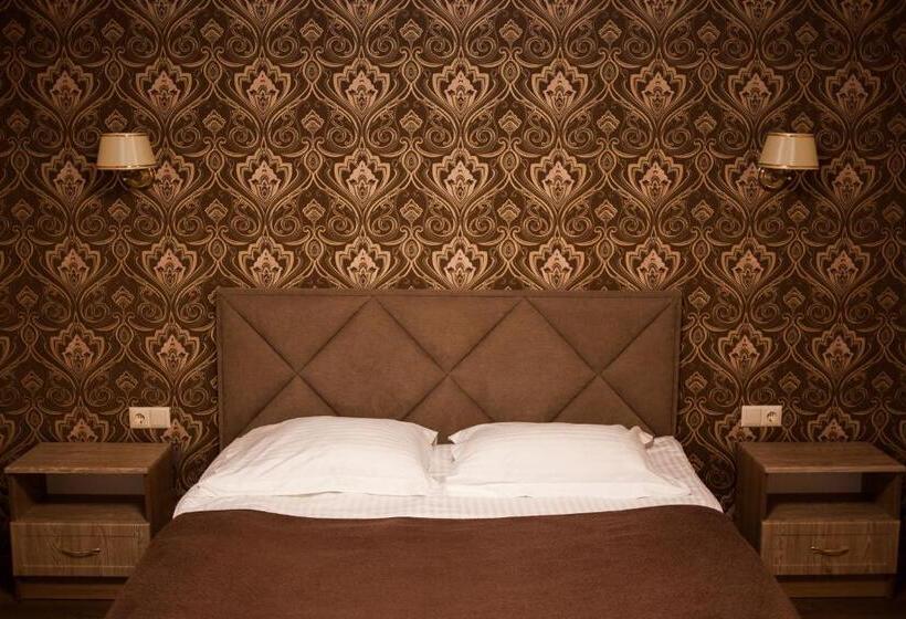 Отель Charivne Ozero