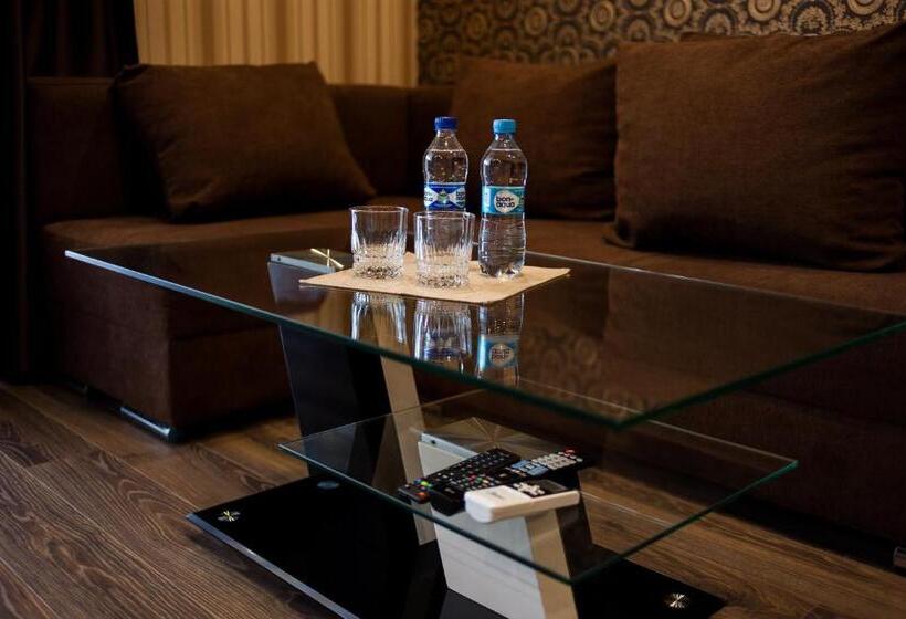 Отель Charivne Ozero