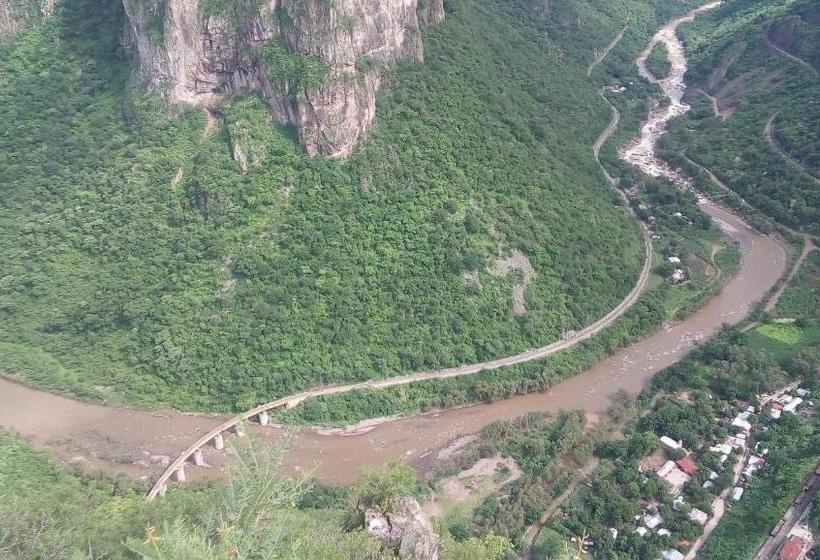 فندق Entronque Barrancas