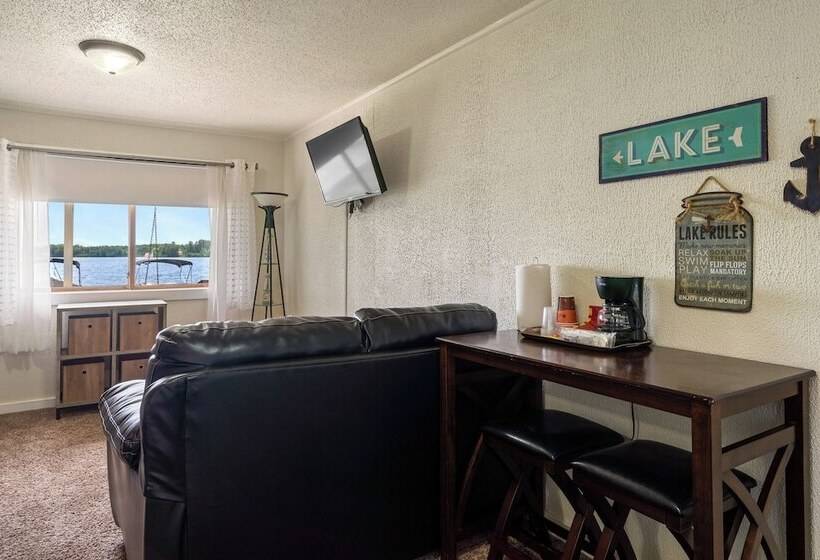 فندق Fife Lake Lodge