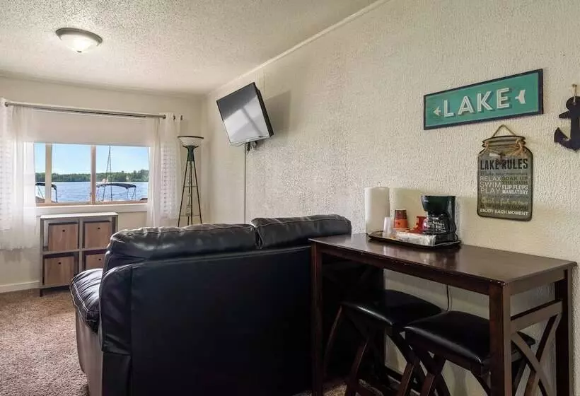 Hotelli Fife Lake Lodge