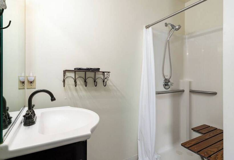 فندق Fife Lake Lodge