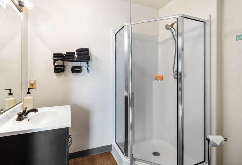 فندق Fife Lake Lodge