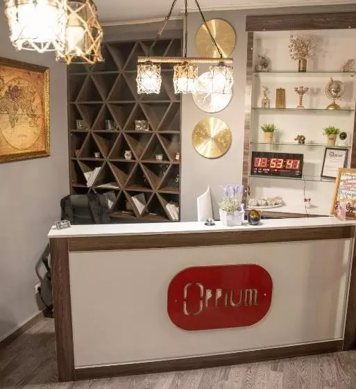 هتل Oppium Restaurant & Garden