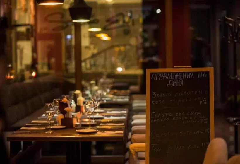 هتل Oppium Restaurant & Garden