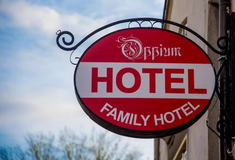 هتل Oppium Restaurant & Garden