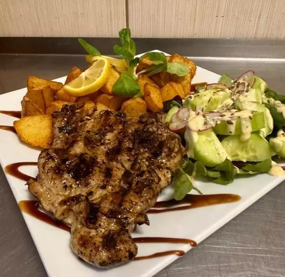 هتل Oppium Restaurant & Garden