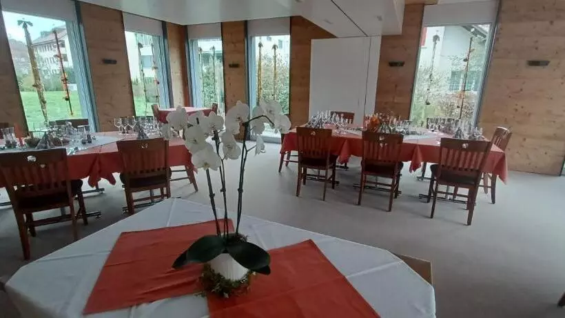 ホテル / Restaurant Post