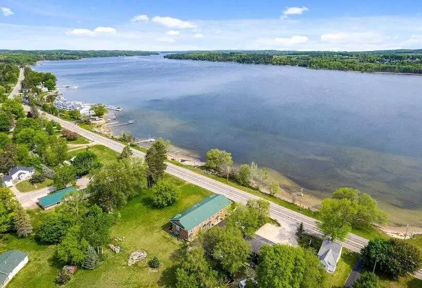 Hotelli South Arm Retreats Combined Units 1 To 5