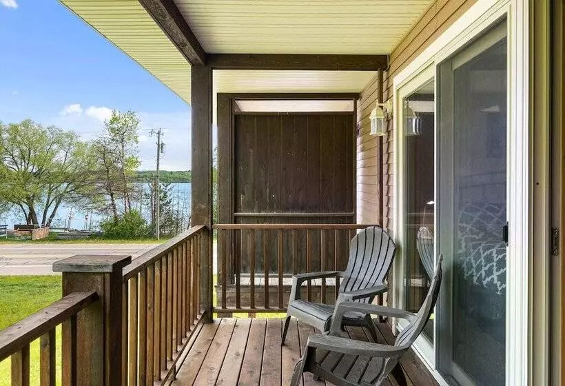 Hotelli South Arm Retreats Combined Units 1 To 5