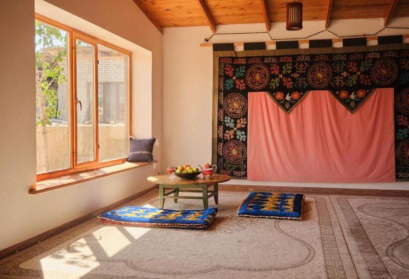 پانسیون Guest House Altyn Oimok