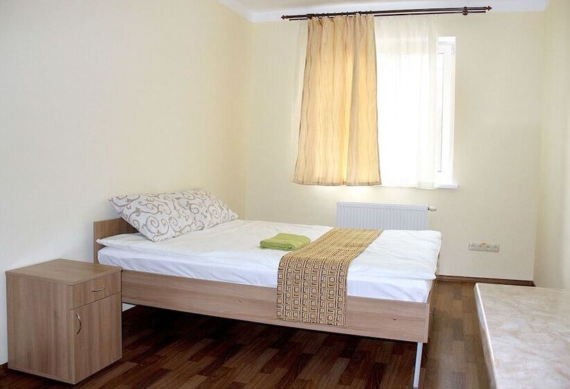 הוסטל Friendly House