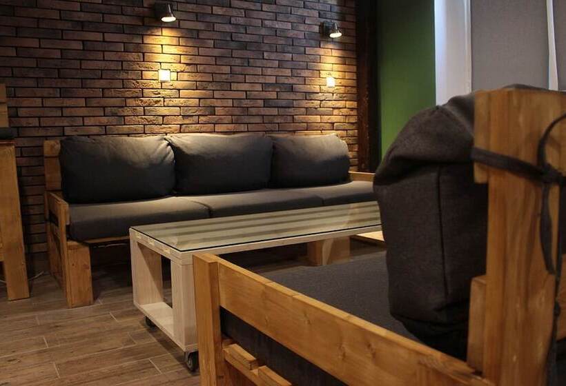 הוסטל Friendly House