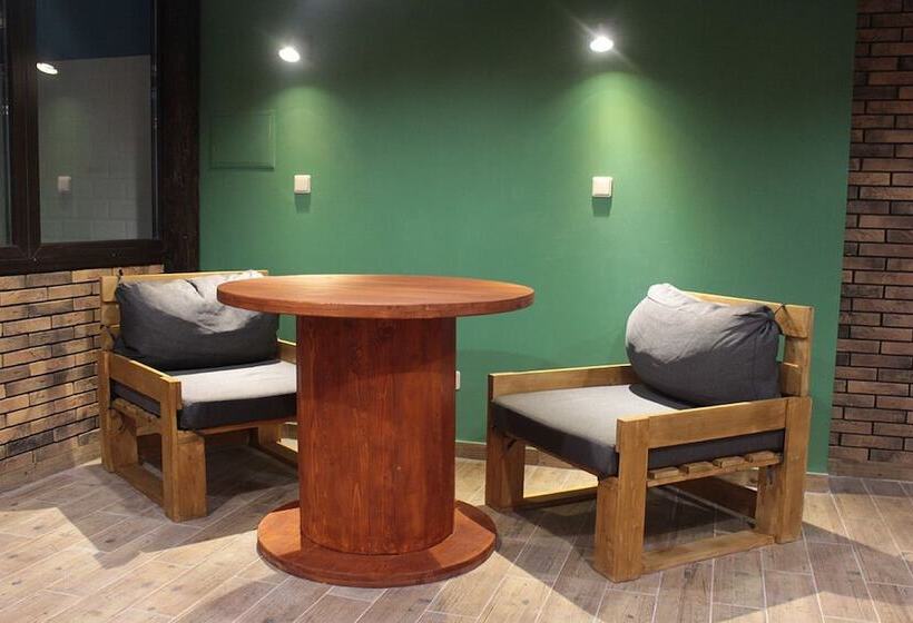 הוסטל Friendly House