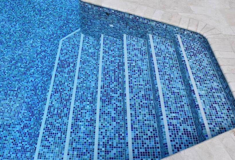 הוסטל Hidden Haven