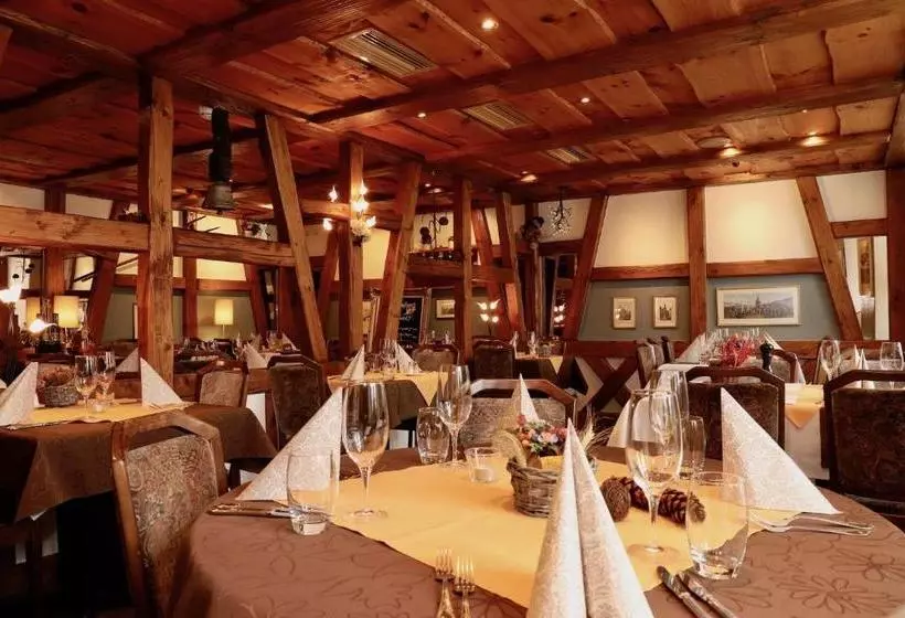 Hotelli Restaurant Weisses Kreuz