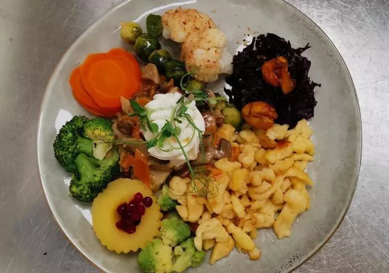 Hotelli Restaurant Weisses Kreuz