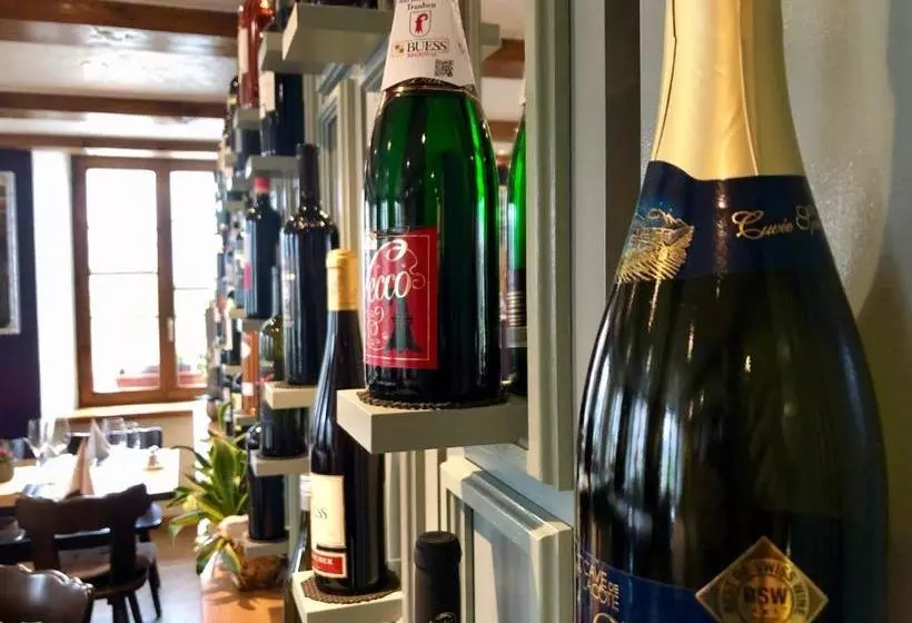 Hotelli Restaurant Weisses Kreuz