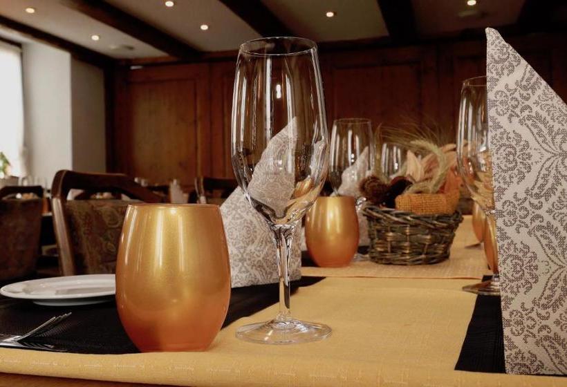 בית מלון כפרי Restaurant Weisses Kreuz