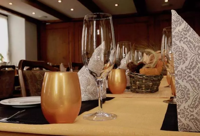 Hotelli Restaurant Weisses Kreuz