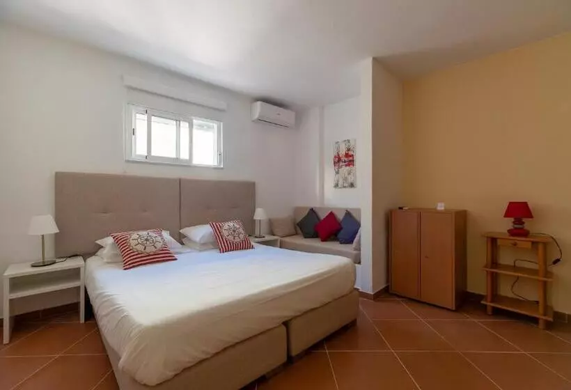 Manta Guest   Bed & Breakfast