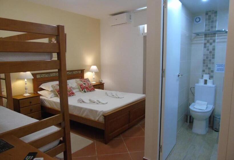 Manta Guest   Bed & Breakfast