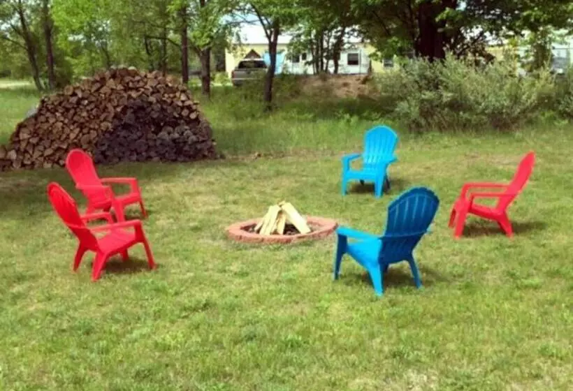 Motelli The Kingsley Suites