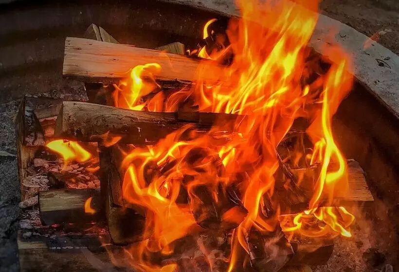 Motelli The Kingsley Suites