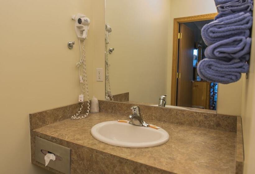 فندق على الطريق The Kingsley Suites