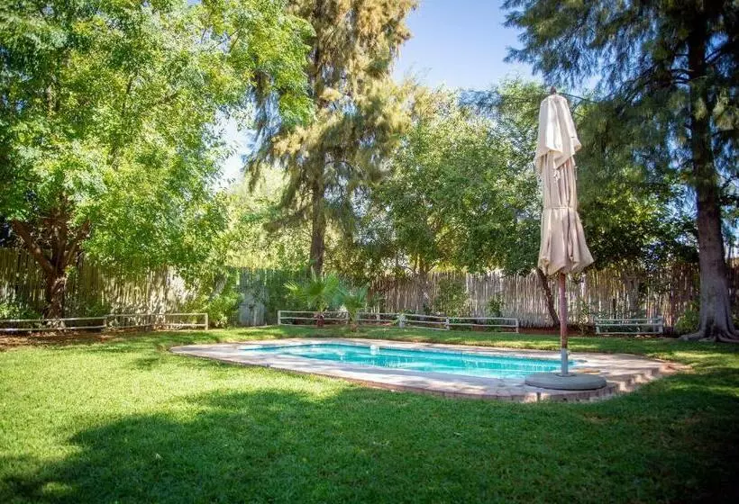 Majatalo Kalahari Camelthorn Guesthouse And Camping