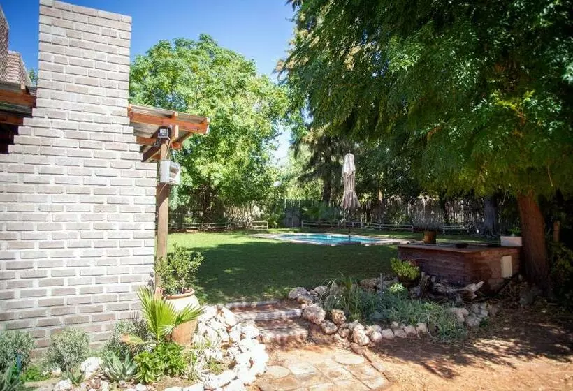 Majatalo Kalahari Camelthorn Guesthouse And Camping