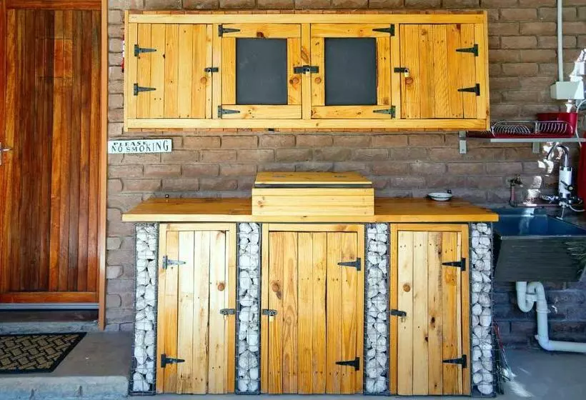 Majatalo Kalahari Camelthorn Guesthouse And Camping