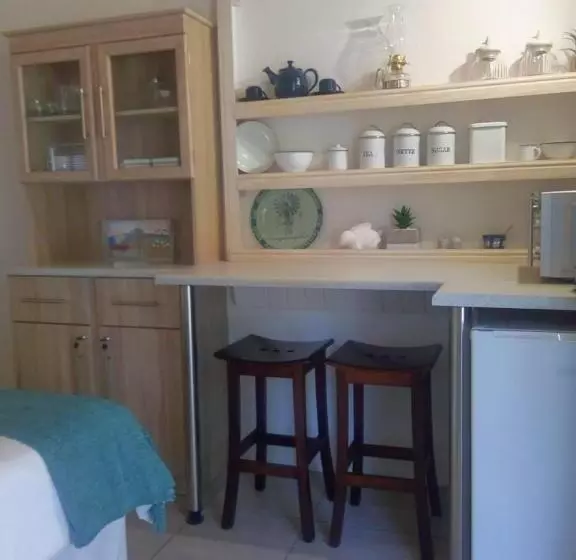 Majatalo Kalahari Camelthorn Guesthouse And Camping