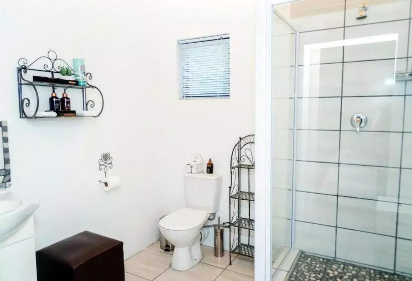 Majatalo Kalahari Camelthorn Guesthouse And Camping