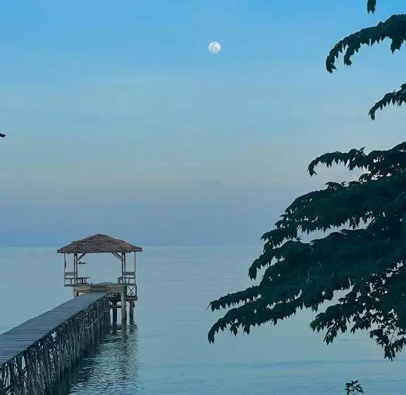 Majatalo Sanctum Una Una Eco Dive Resort