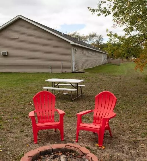 Motelli The Kingsley Suites