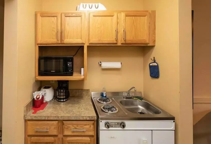 Motelli The Kingsley Suites