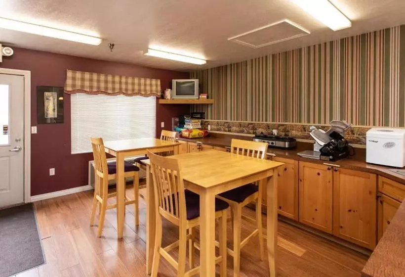 Motelli The Kingsley Suites