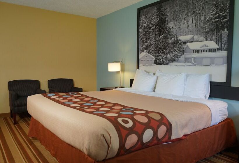 Jolly Roger Inn & Resort