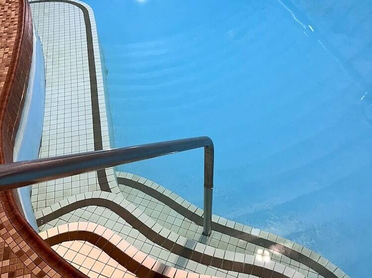 Jolly Roger Inn & Resort